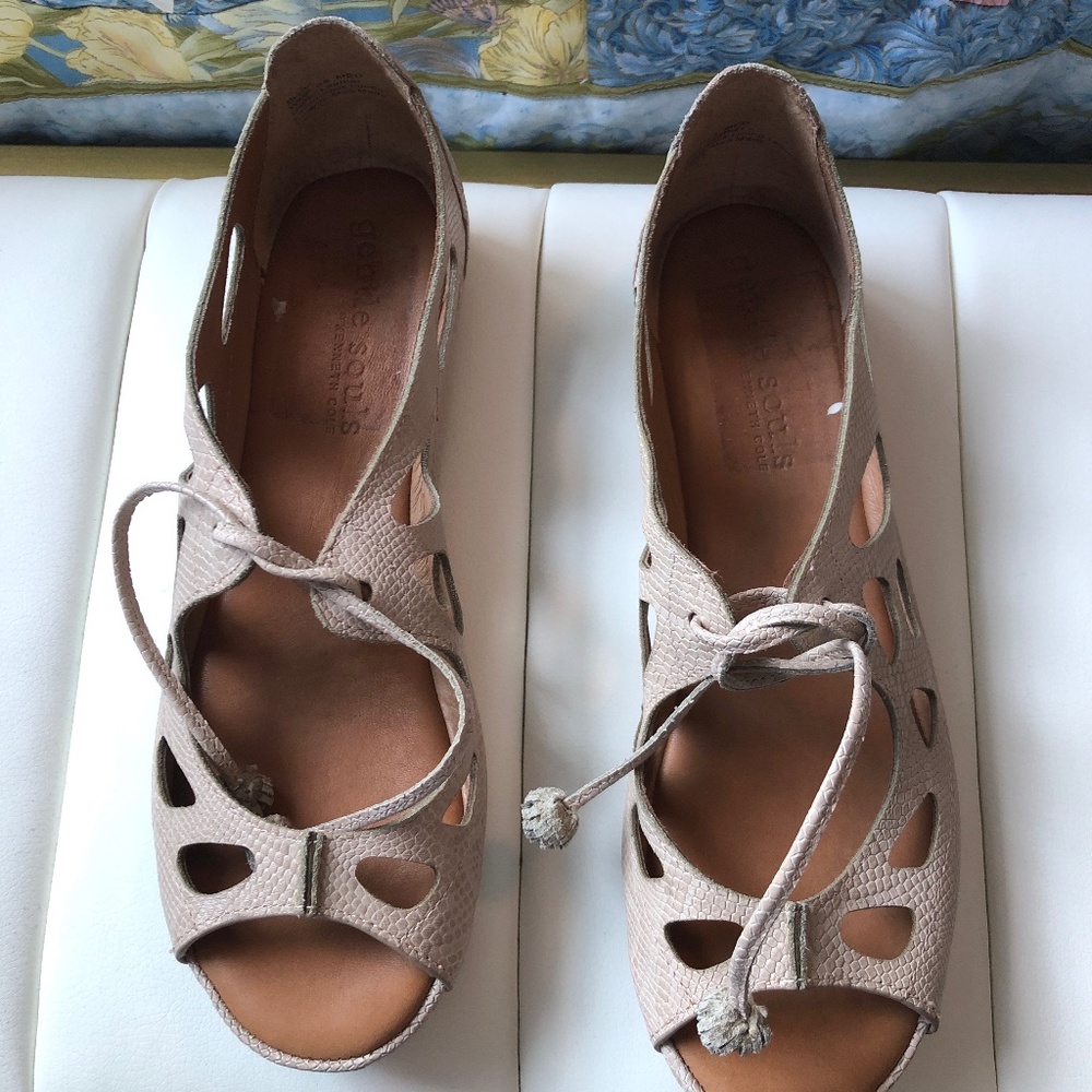 Kenneth Cole Gentle Souls peep toe flats